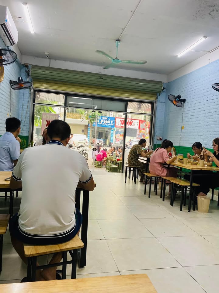 Cho thuê nguyên căn FrontHouse Lk Văn Phú, 90m² - Kinh doanh sầm uất tại phố hàng ăn!