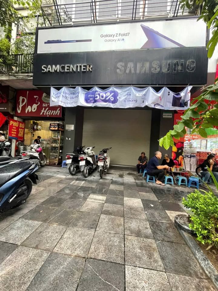 Nhà phố cho thuê tại 53 Hàng Bài, Hoàn Kiếm - Diện tích 82m² - Giá thỏa thuận!