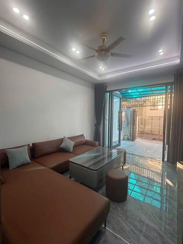 Nhà đẹp ngõ 20 Cao Xanh Hạ Long 80m² giá 4.2 tỷ - Full nội thất sang trọng!