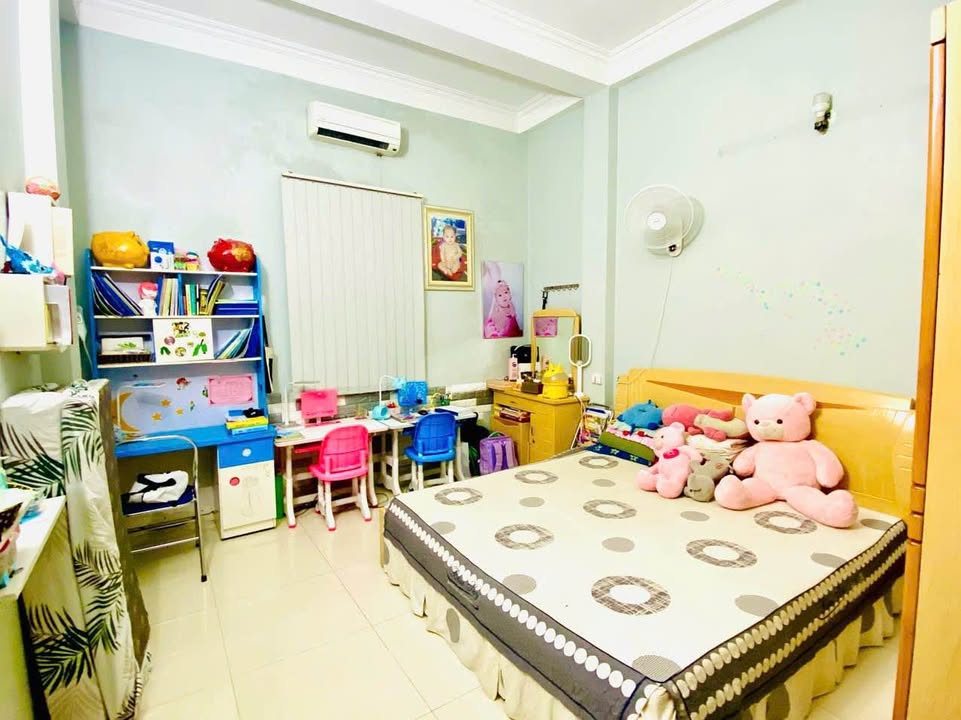 Nhà phố 4 tầng mặt đường Nguyễn Văn Cừ 46.8m² giá 8 tỷ - Kinh doanh đắc địa!