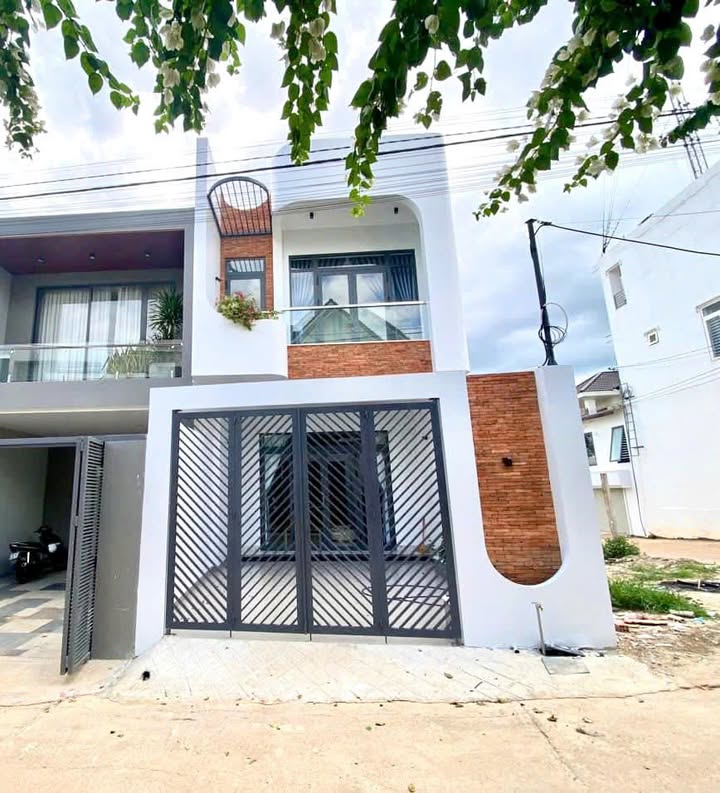 Nhà mặt tiền 16m đường Đồng Khởi, 100m² giá 2 tỷ - Chính chủ bán nhanh!