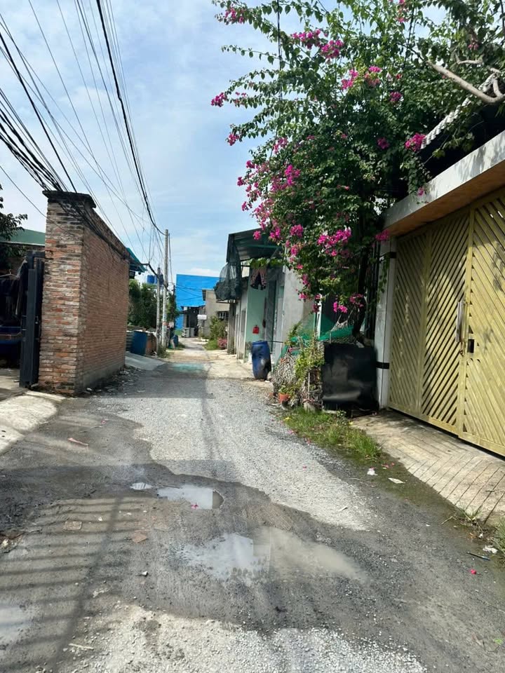 Đất nền Đức Hòa Hạ 216m² giá 2.7 tỷ - Mặt tiền đường rộng rãi!