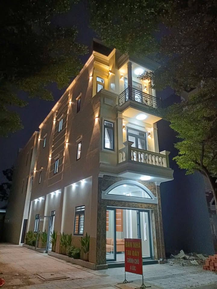 Nhà 2 Lầu 3 Mặt Tiền Tại Phường Dĩ An, Giá 6.2 Tỷ - Hoàn Công Chính Chủ!