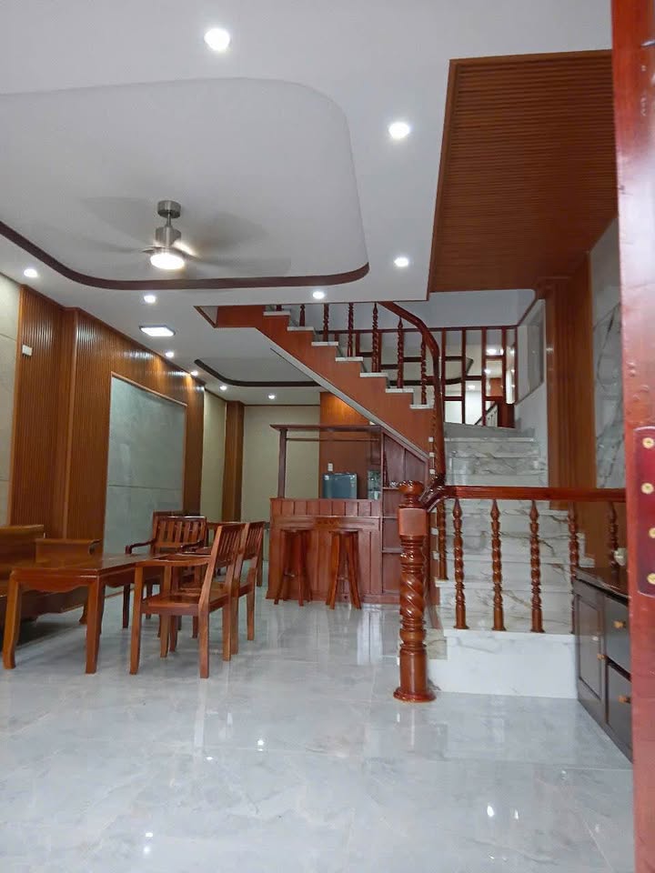 Nhà 3 tầng mới xây tại Hòn Xện, Nha Trang 60m² giá 6,5 tỷ - Gần biển Hòn Chồng!