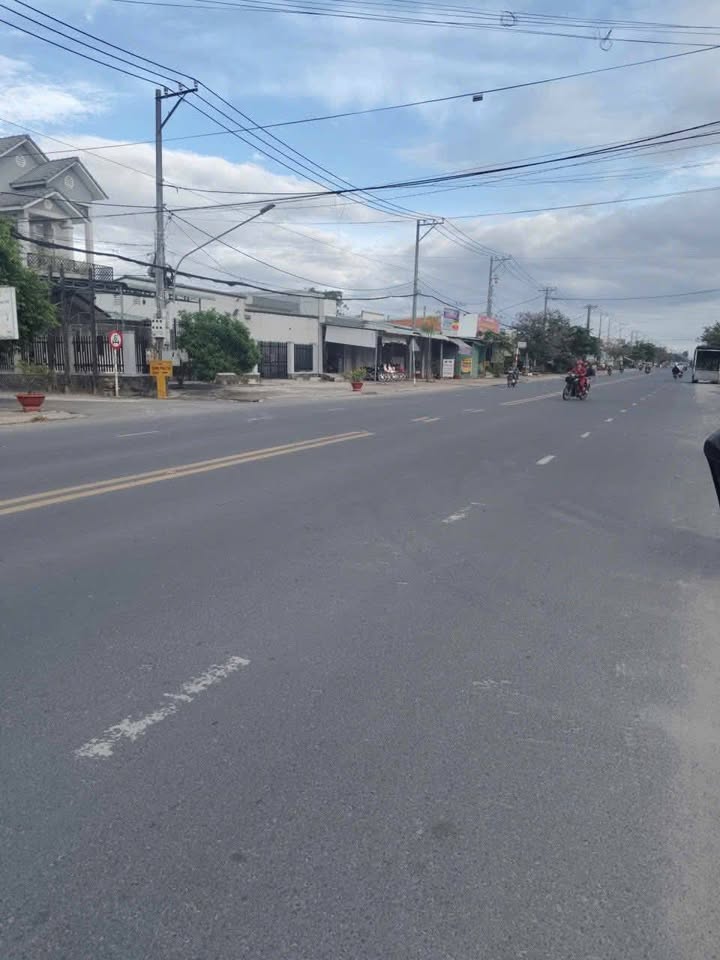 Bán gấp nhà mặt tiền đường Nguyễn Văn Linh, Tây Ninh - Diện tích 225m², giá 5.4 tỷ