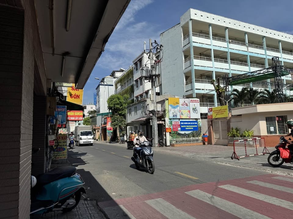 FrontHouse mặt tiền Thích Quảng Đức, Phú Nhuận 45m² giá 12.5 tỷ - Dòng tiền ổn định 30 triệu/tháng!