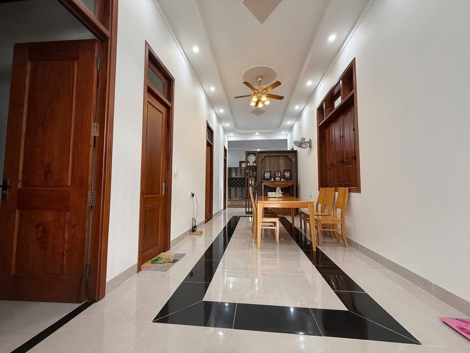 Nhà mặt tiền B3 Phạm Ngũ Lão 196m² giá 7.5 tỷ - Nội thất gỗ tự nhiên sang trọng!