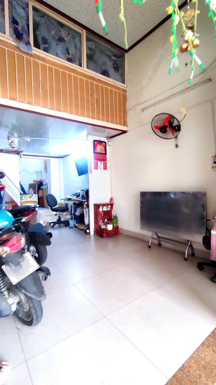 Nhà phố Tân Xuân Hóc Môn 106m² giá 6.3 tỷ - Chính chủ, mặt tiền kinh doanh!