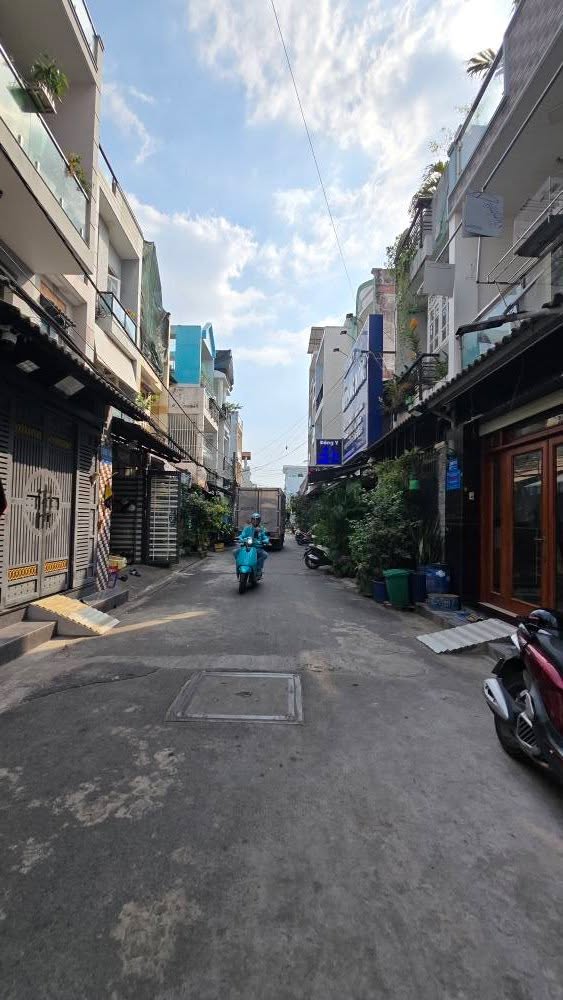 Nhà 5 tầng tại Hẻm 6m Lê Văn Quới, 56m² giá 8.7 tỷ - Full nội thất cao cấp!