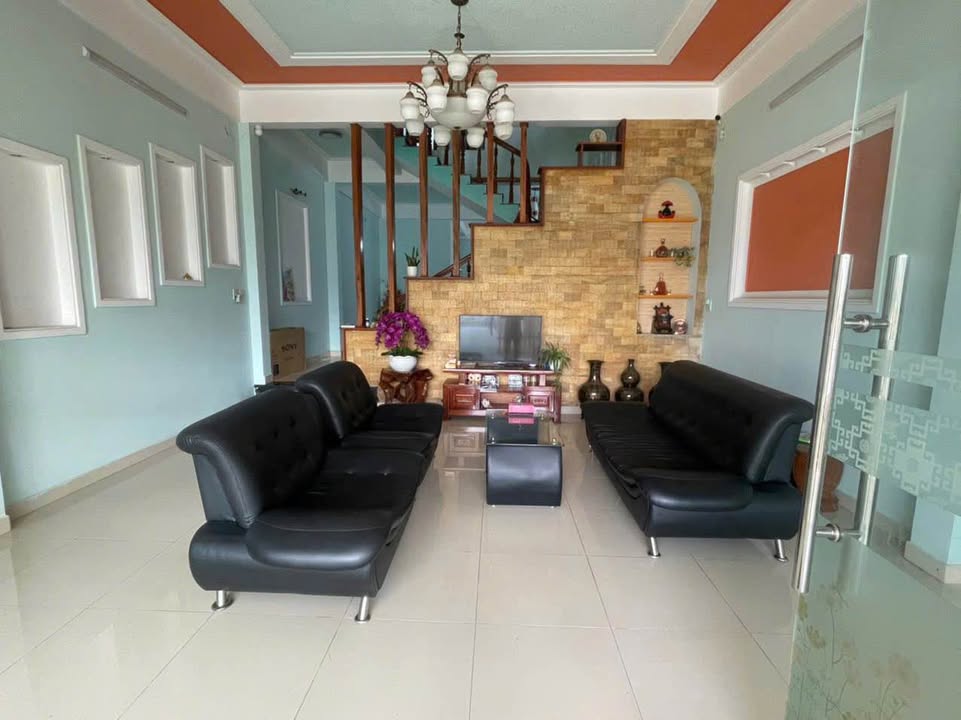 Nhà mặt tiền kinh doanh tại Huỳnh Thúc Kháng, Bảo Lộc 120m² giá 6.8 tỷ - Đầu tư sinh lời!