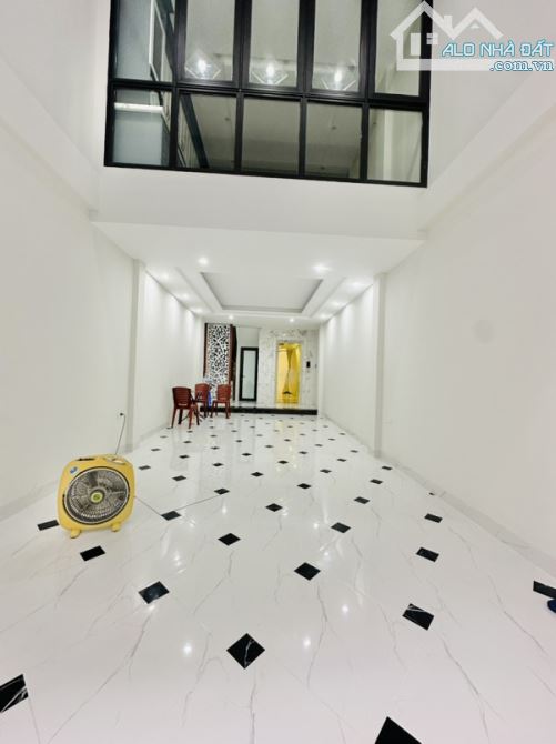 Nhà đẹp Định Công Thượng 52m² giá thỏa thuận - Ô tô đỗ cửa, thang máy hiện đại!