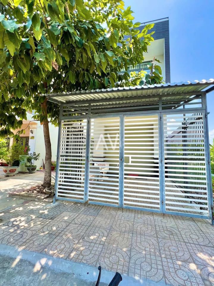 Nhà phố Hưng Phú Cái Răng 94.5m² giá 4 tỷ - Thiết kế hiện đại, sẵn sàng vào ở!