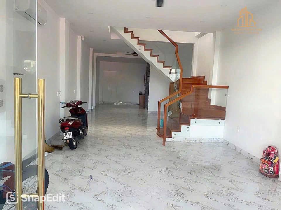 Nhà 3 tầng mặt tiền đường Nguyễn Đình Chiểu, Buôn Ma Thuột 85m² giá 17.8 tỷ - Kinh doanh ngay!