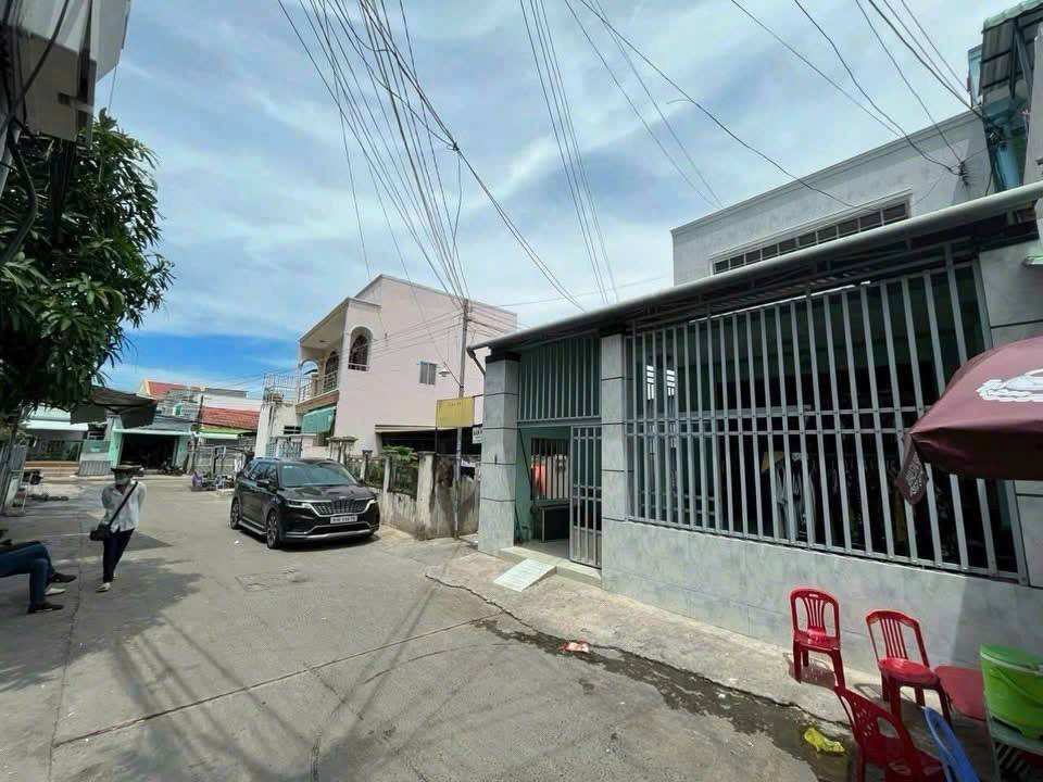 Nhà hẻm ô tô Tôn Đức Thắng, Phan Thiết 75m² giá 2.4 tỷ - Hai mặt tiền hấp dẫn!