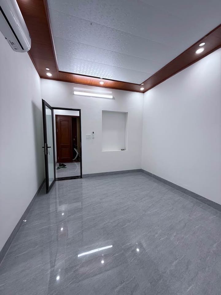 Căn hộ tập thể Nguyễn Văn Cừ 40m² giá 3.55 tỷ - Sổ đỏ chính chủ, sẵn sàng giao dịch!