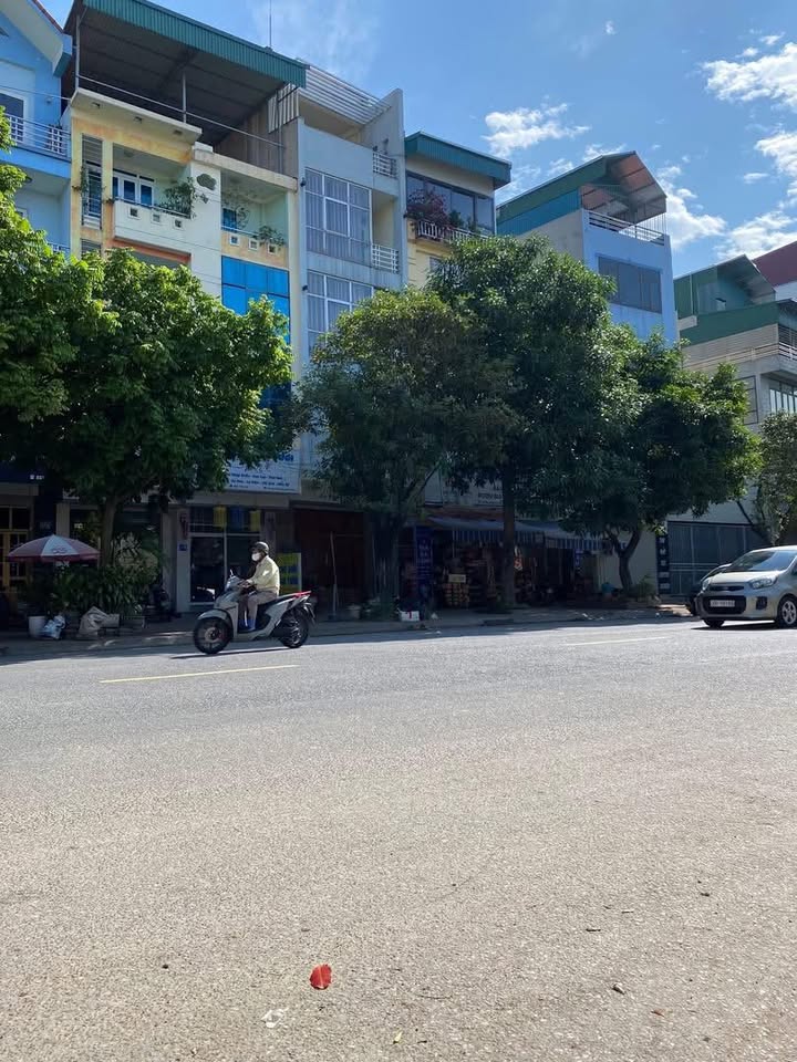 Nhà mặt phố Cổ Bi, Gia Lâm, Hà Nội 100m² giá 10 tỷ - Đang cho thuê 15 triệu!