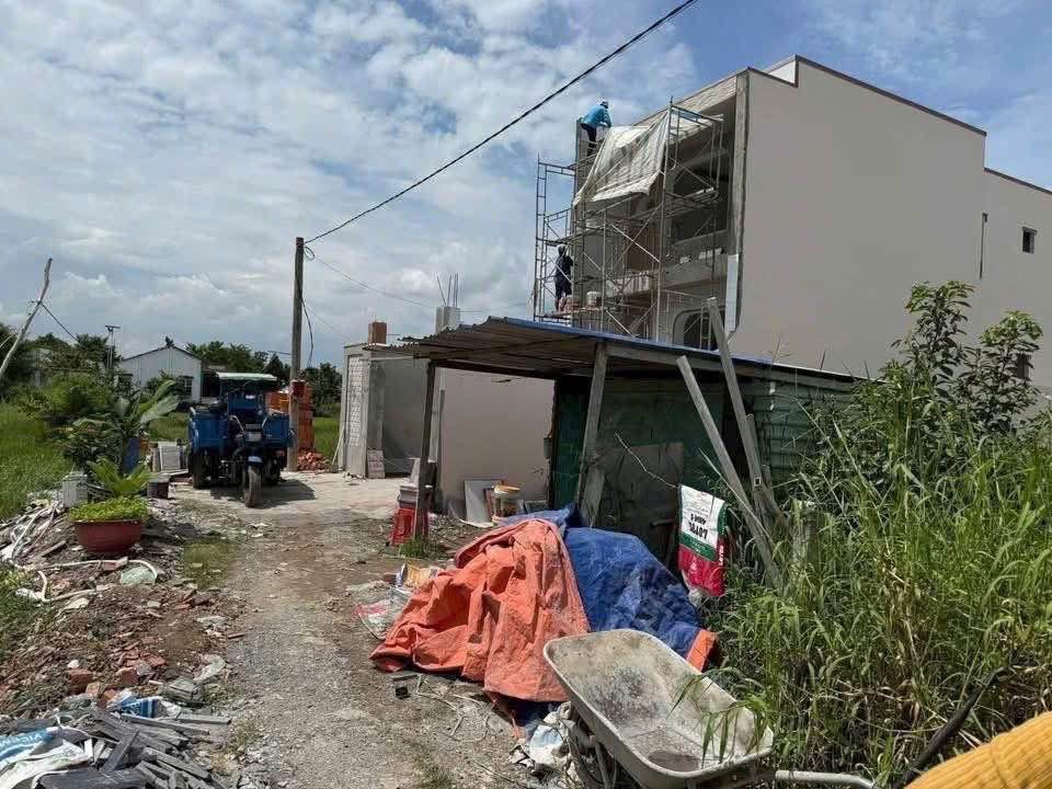 Đất thổ cư Cần Đước 103.4m² giá 550 triệu - Sổ hồng chính chủ, gần chợ và trường học!