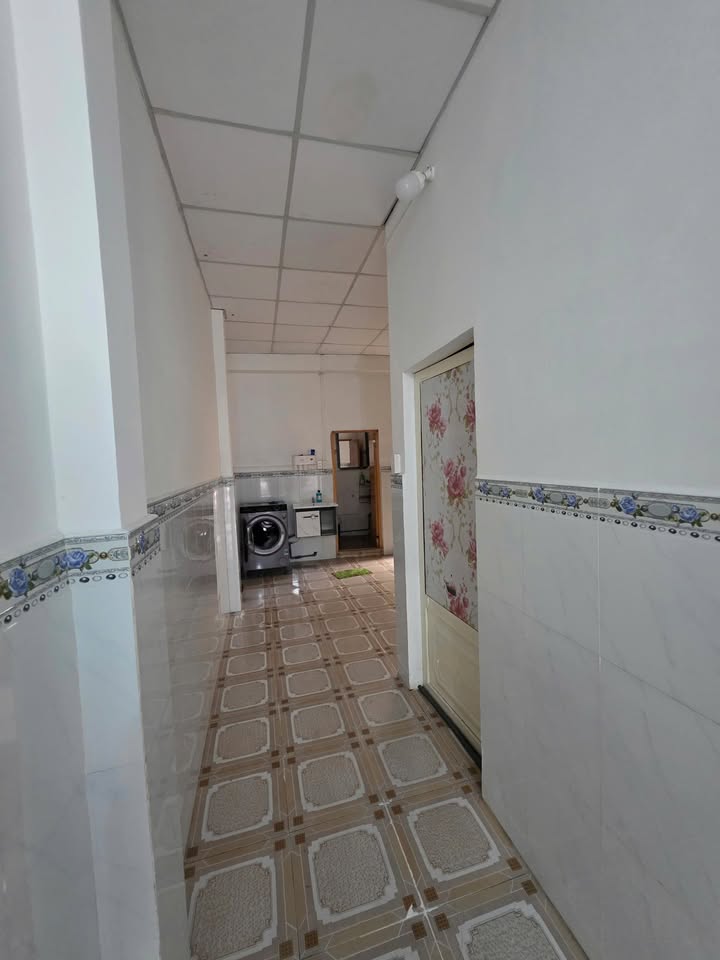 Nhà bán quận Bình Tân 82m² giá 5.3 tỷ - Hẻm xe hơi, thuận tiện đi lại!