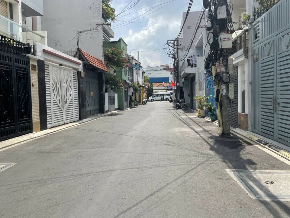 Nhà 2 tầng Nguyễn Kiệm Phú Nhuận 70m² giá 8 tỷ - Mặt hẻm xe tải rộng rãi!