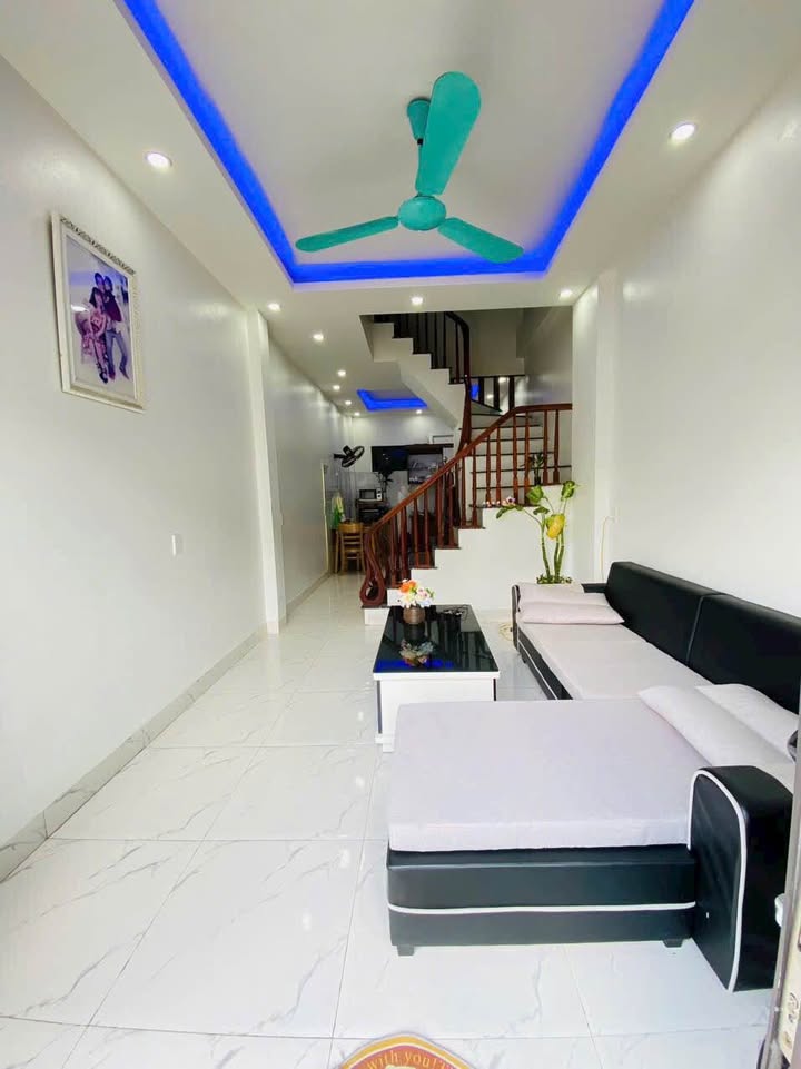 Nhà 3 Tầng Trần Lãm, Thái Bình 35m² giá 1 tỷ - Thiết kế hợp lý cho gia đình!