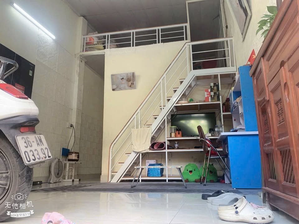 Bán nhà C4 gác xép đường Trần Xuân Soạn, 40m² giá 1 tỷ - Gần gũi với cuộc sống!
