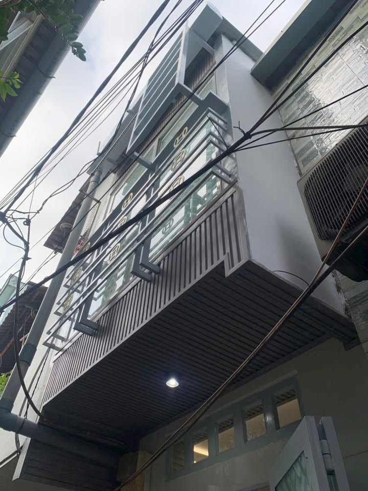 Nhà hẻm Tỉnh Lộ 10, Bình Tân 12m² giá 1,3 tỷ - Sẵn sàng sở hữu ngay!