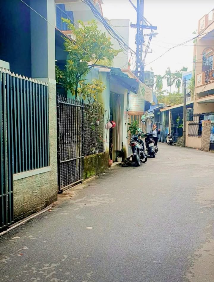 Nhà 2 tầng Trần Cao Vân, 50m² giá 2.39 tỷ - Tiện ích đầy đủ, giao thông thuận lợi!