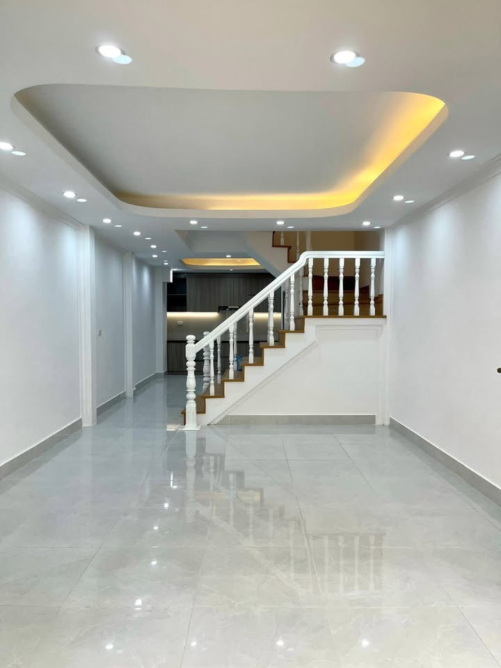 Nhà riêng Ba Đình 45m² giá 11.5 tỷ - Thiết kế hiện đại, gần chợ Vĩnh Phúc!