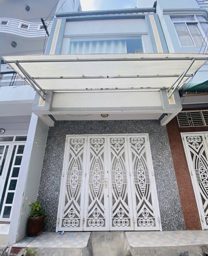 Nhà mặt tiền hẻm Trần Hưng Đạo, Ninh Kiều, Cần Thơ - Chỉ 6.5 triệu/tháng!