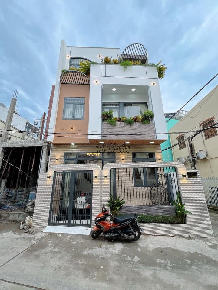 Nhà 1 trệt 2 lầu góc 2 mặt tiền tại hẻm 50 đường Quang Trung, Cần Thơ - Giá chỉ 4.699 tỷ!