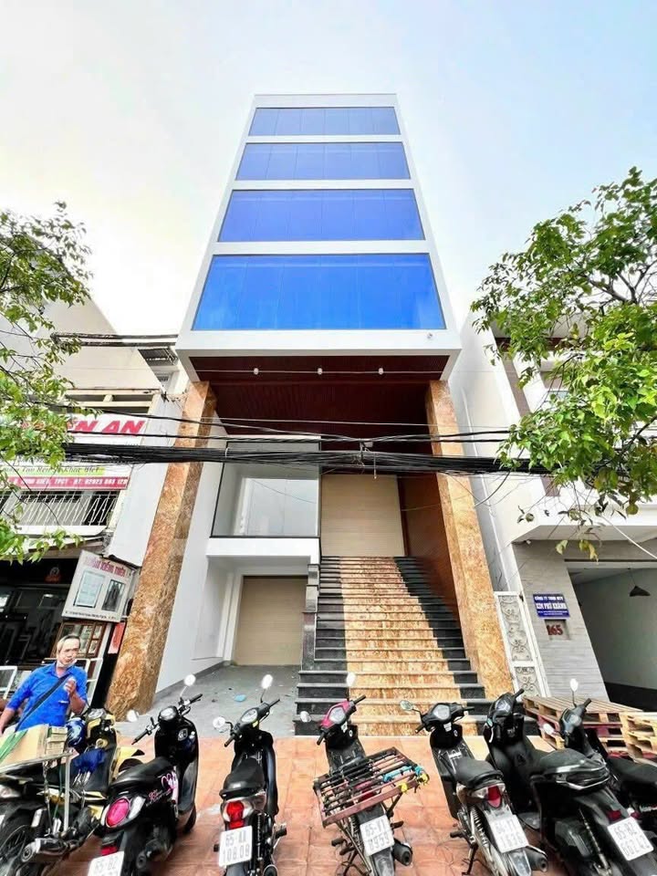 Cho thuê nhà mặt tiền Nguyễn Văn Cừ 1666m² giá 200 triệu - Vị trí đắc địa kinh doanh!