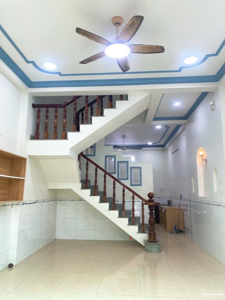 Nhà 3 tầng đường 9, Linh Tây 65m² giá 6.1 tỷ - Hẻm xe hơi rộng rãi!