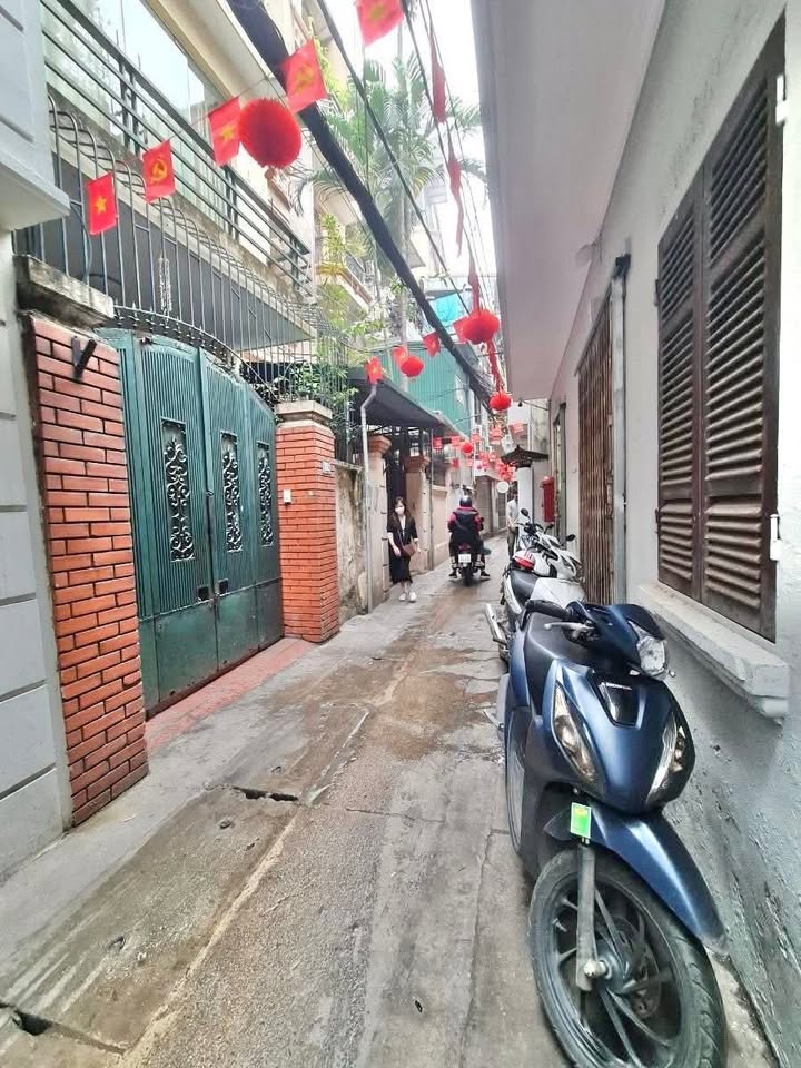 Nhà phố Hoàng Hoa Thám Ba Đình 32m² giá 9.99 tỷ - Ngõ thông thoáng sáng!