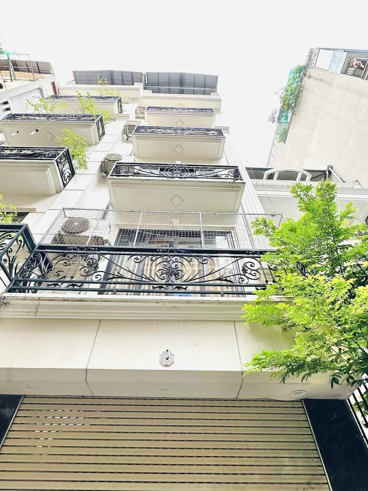 Nhà mặt ngõ Cầu Giấy 84m² giá 31.8 tỷ - Kinh doanh thuận lợi, ô tô vào nhà!