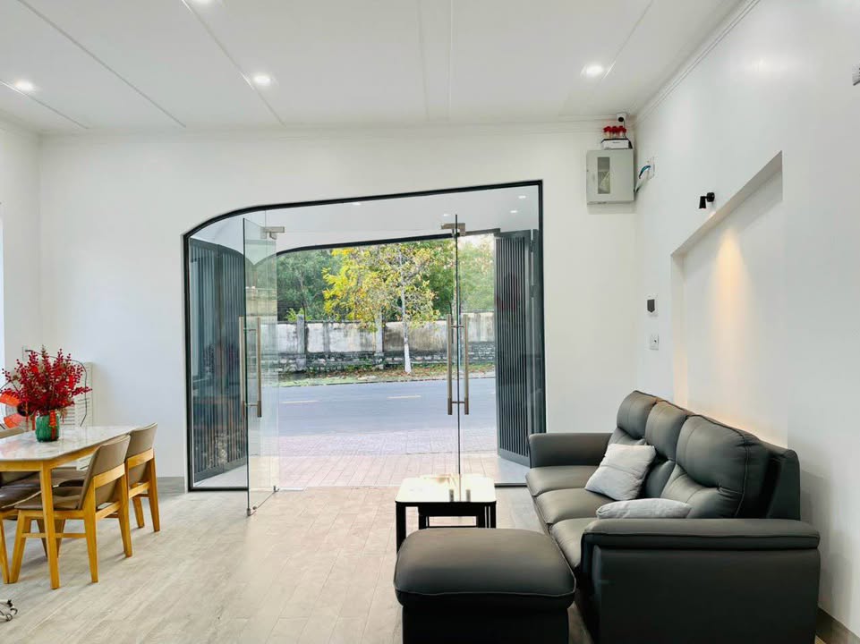 Nhà bán Lê Đại Hành, Cam Ranh 90m² giá 2 tỷ - Nhà đẹp, chỉ việc vào ở!