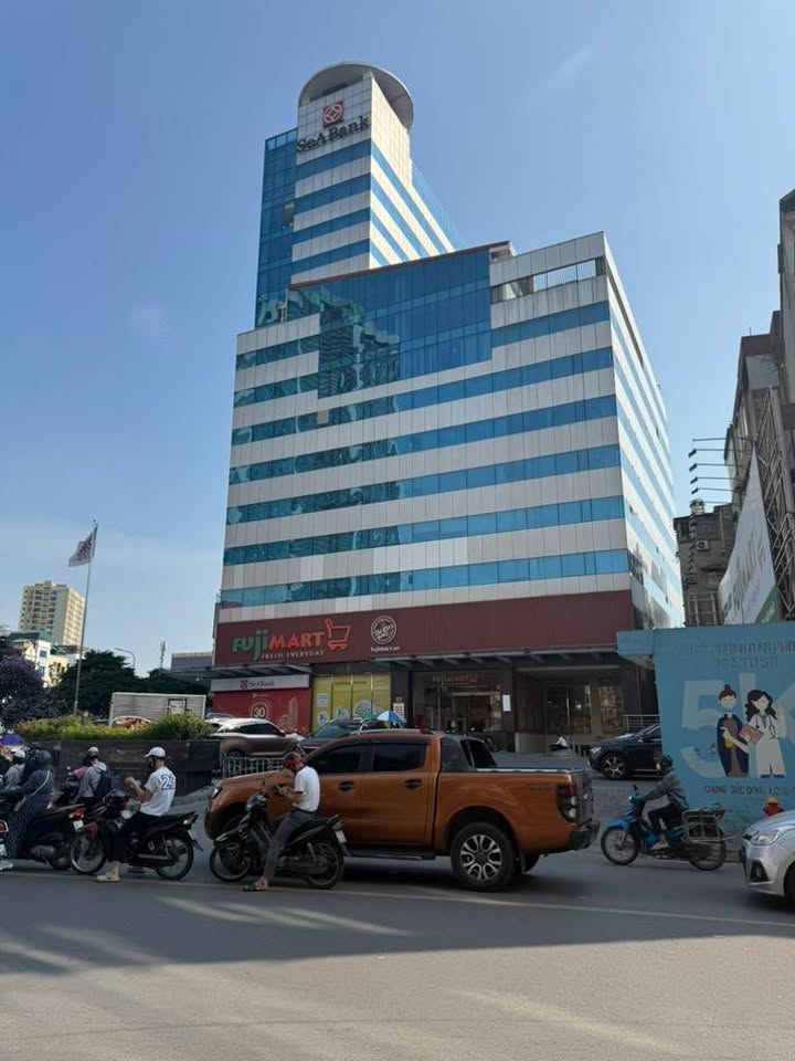 Tòa nhà văn phòng Thái Thịnh 170m² giá 2,4 tỷ/năm - Thiết kế hiện đại và vị trí đắc địa!