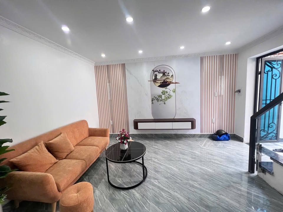 Nhà 2 tầng độc lập gần Chợ An Dương, 39m² giá chỉ 1.18 tỷ - Sân cổng rộng rãi!