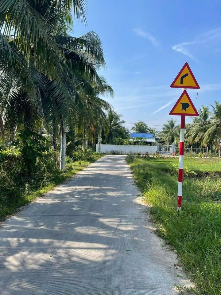 Đất nền mặt tiền Phú Nhuận, Bến Tre 180m² - Sổ đỏ chính chủ, giá 850 triệu!