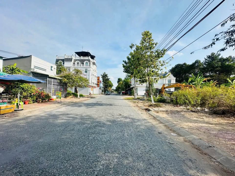 Nhà 1 Trệt, 1 Lầu tại Phường Long Châu, Vĩnh Long - Giá chỉ 2.2 tỷ - Tặng toàn bộ nội thất!