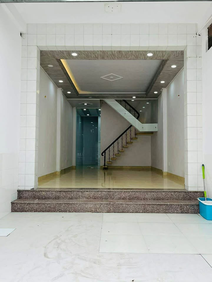 Nhà mặt tiền Phương Sài, Nha Trang 4PN giá 14 triệu - Vừa ở vừa kinh doanh thuận lợi!