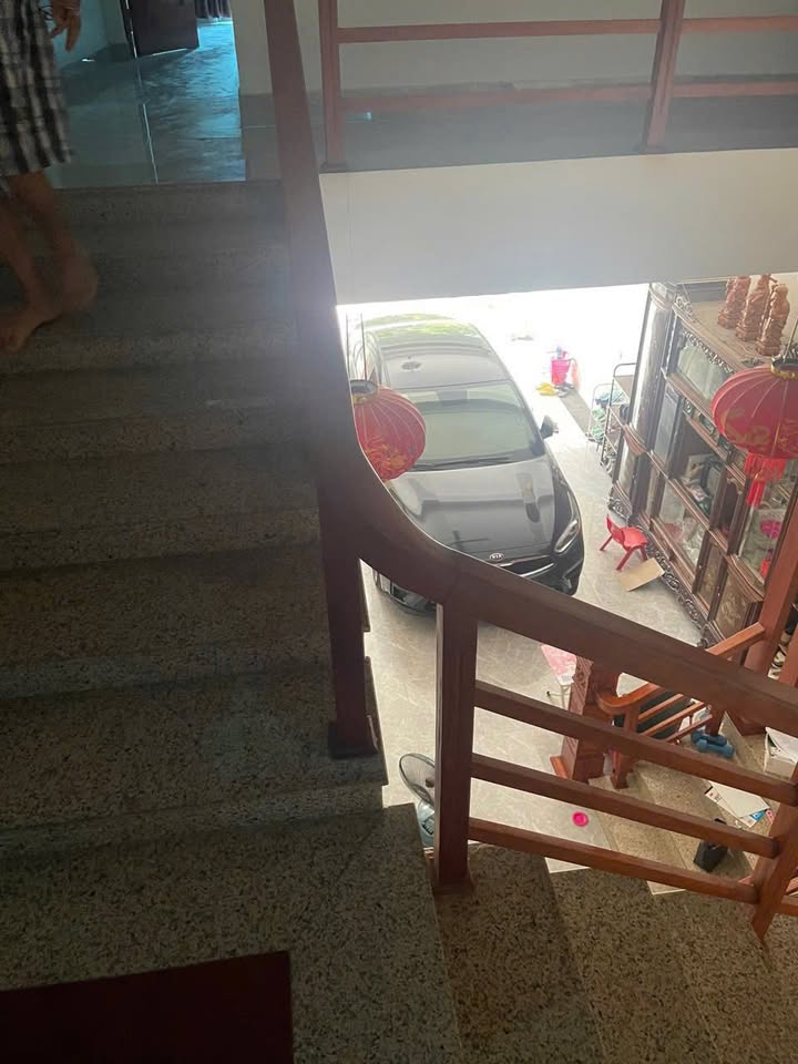 Nhà cho thuê 3,5 tầng mặt đường Phượng Hoàng Trung Đô 100m² - Ô tô vào tận nhà