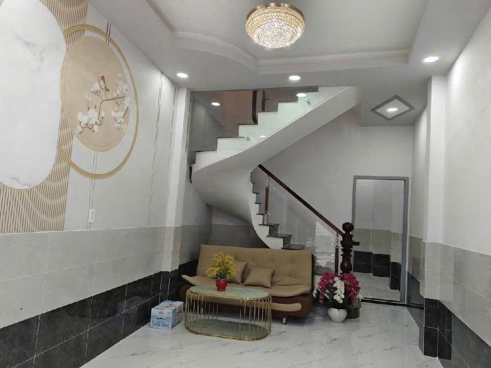 Nhà đẹp Bình Đông 3 tầng 4PN giá 4 tỷ - Nở hậu, sổ hồng chính chủ!