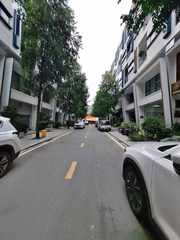 Nhà phố thương mại KĐT Ngân Hà - Vạn Phúc 91m² giá 33 tỷ - Đầu tư sinh lời ngay!