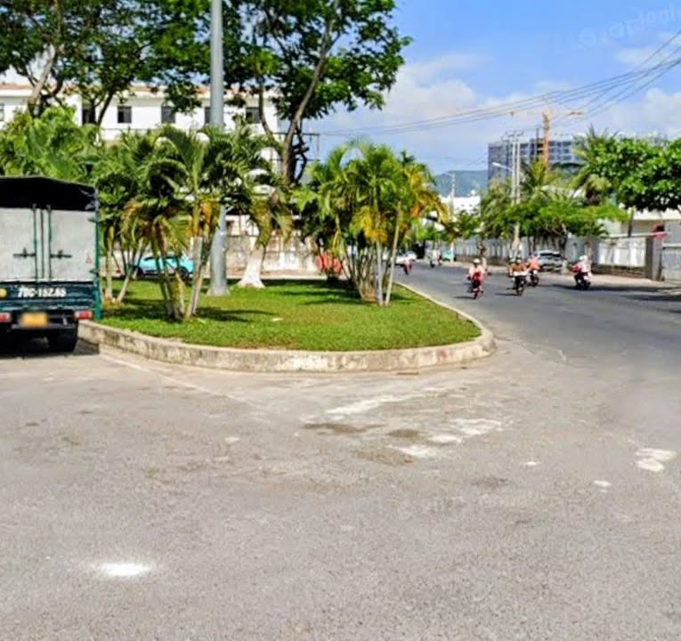 Nhà 2 tầng mặt tiền đường Phước Long, Nha Trang, 16m² giá 3.95 tỷ - Đầu tư sinh lời ngay!