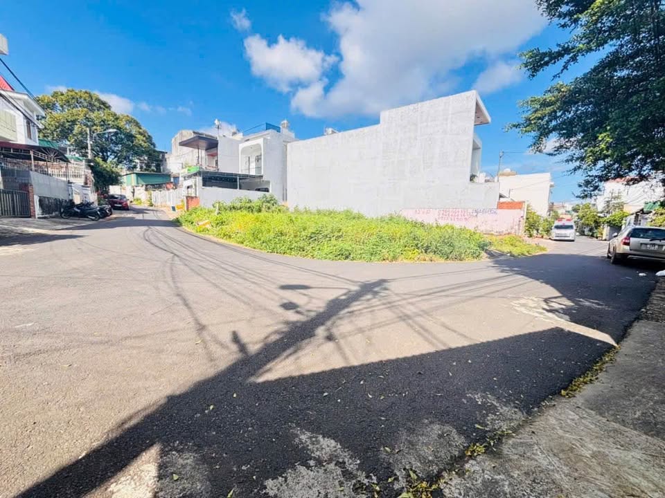 Đất 2 mặt tiền Âu Cơ - Y Đôn, Ea Kao, Đắk Lắk 144m² giá 5.8 tỷ - Tiềm năng phát triển lớn!