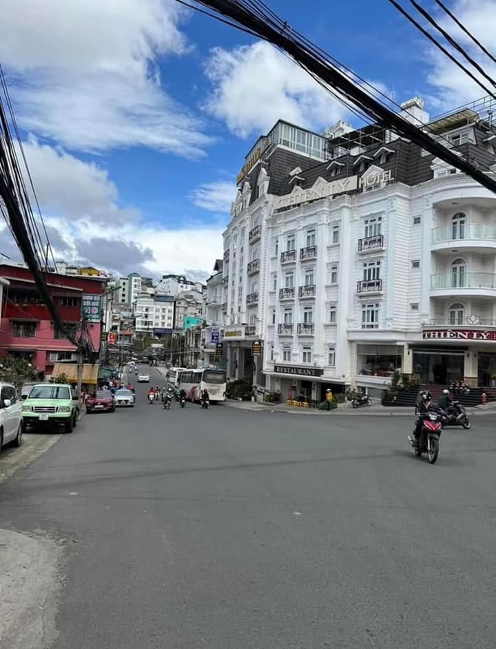 Khách sạn 5 tầng tại Đà Lạt 60m² giá 10.5 tỷ - Kinh doanh ngay lập tức!