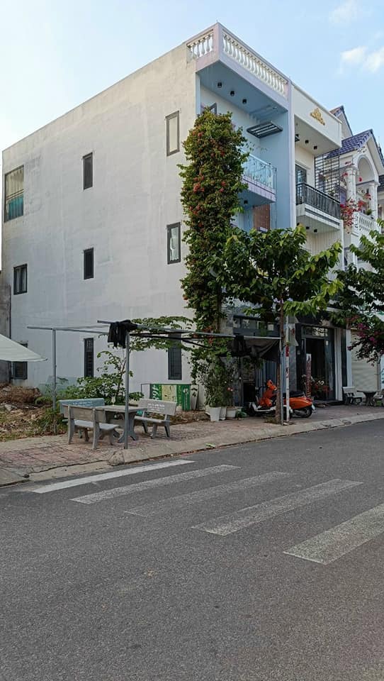 Nhà phố Phú Hồng Thịnh 8, Bình Chuẩn 61m² giá 3.5 tỷ - Vị trí đắc địa, cho thuê 8 triệu/tháng!