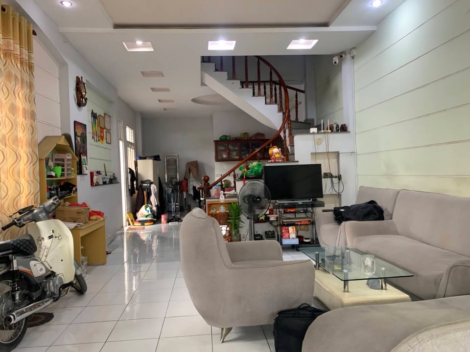 Nhà lô góc 2 tầng Hiệp Bình Phước 108m² giá 7.5 tỷ - Xe hơi vào tận nhà!