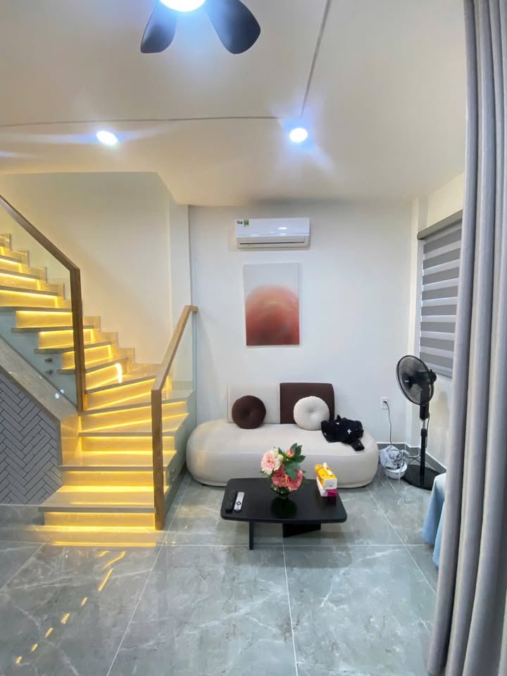 Nhà cho thuê Nhiêu Tứ, Phú Nhuận 32m² giá 15 triệu - Full nội thất, sẵn sàng vào ở!