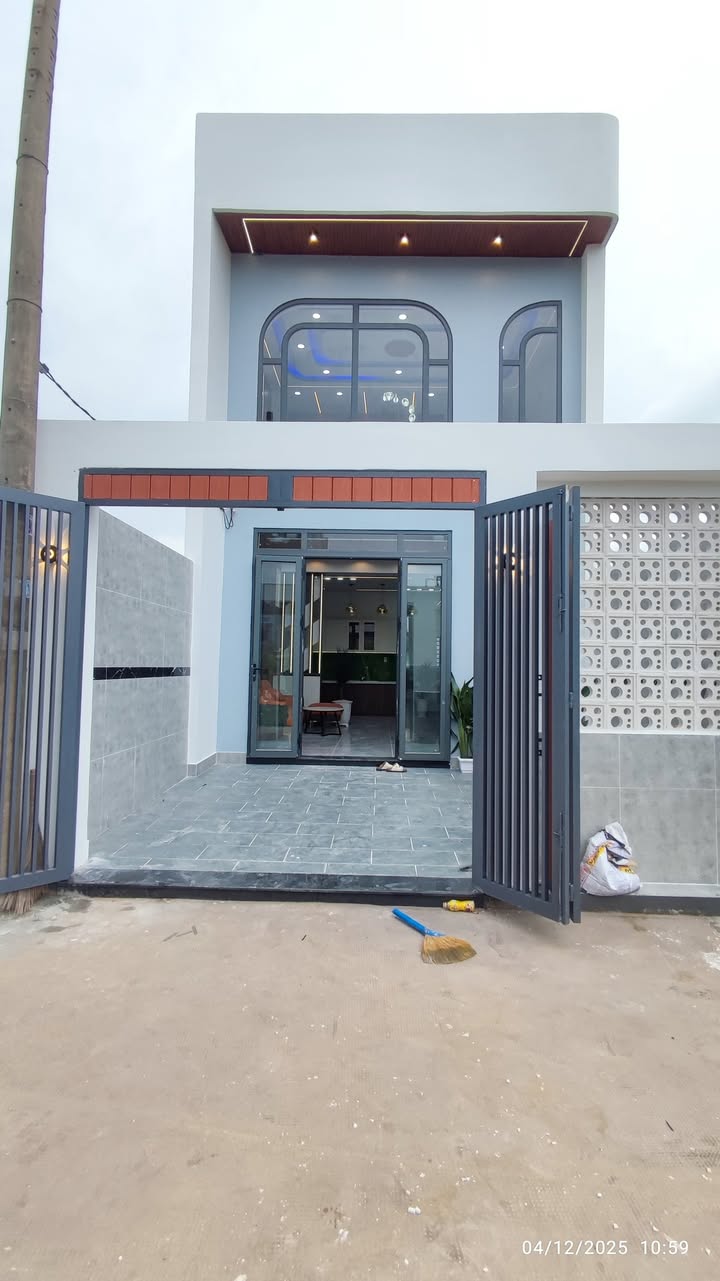 Nhà riêng 75m² tại Đức Hòa, Long An giá 1.95 tỷ - Hoàn thiện đẹp, gần KCN Hoàng Gia!